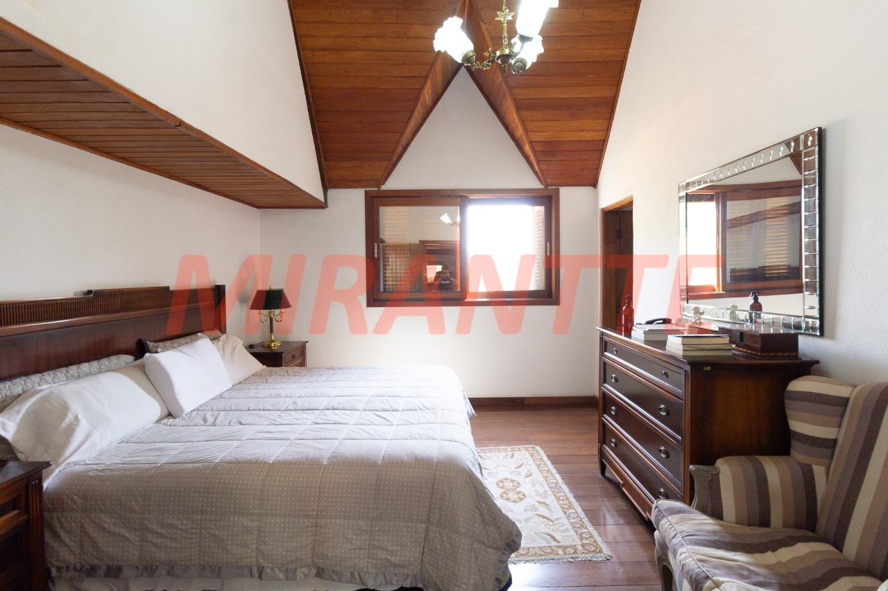 Sobrado de 412m² com 9 quartos em Jardim São Bento