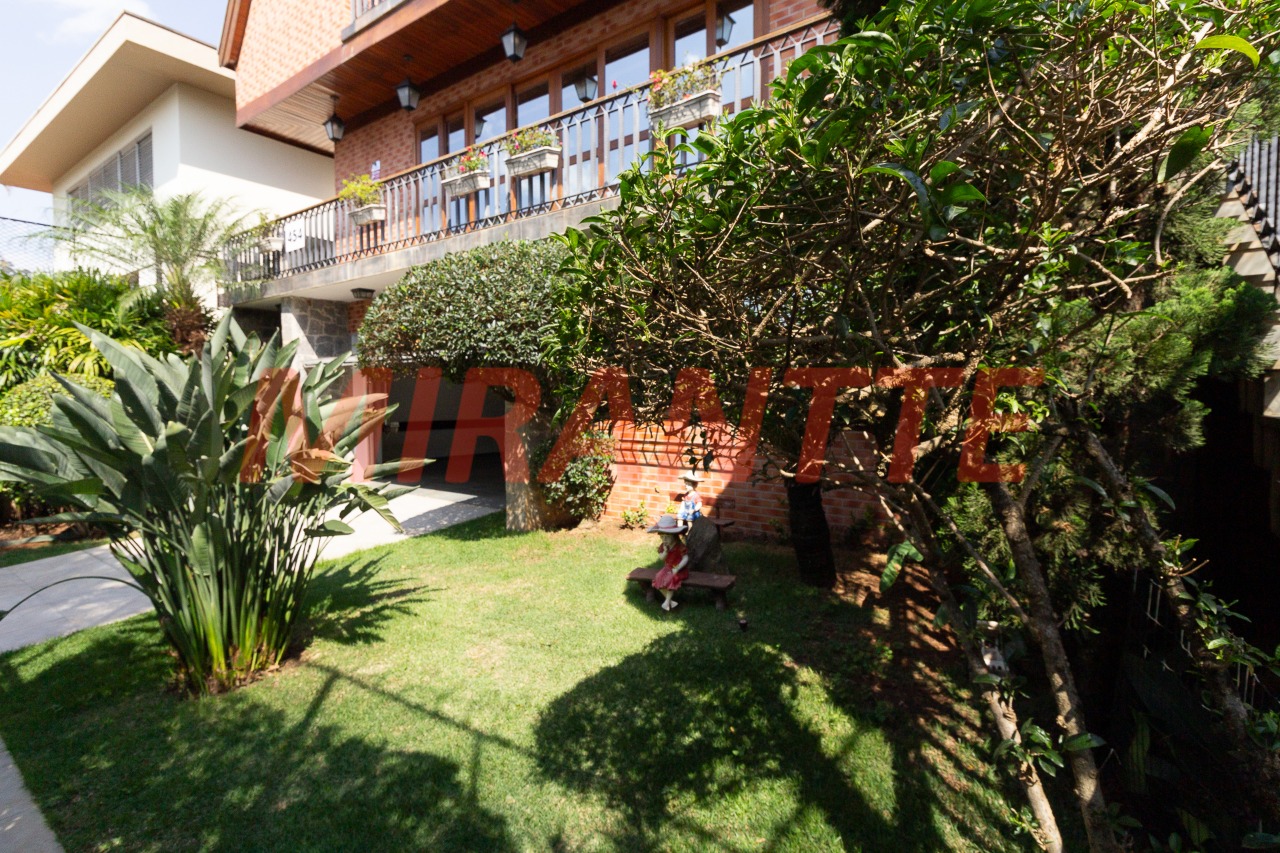 Sobrado de 412m² com 9 quartos em Jardim São Bento
