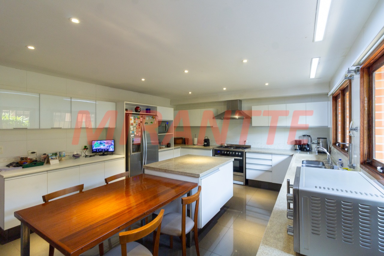 Sobrado de 412m² com 9 quartos em Jardim São Bento