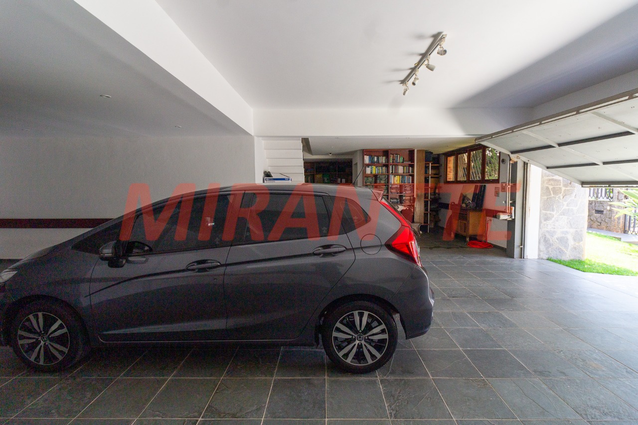 Sobrado de 412m² com 9 quartos em Jardim São Bento