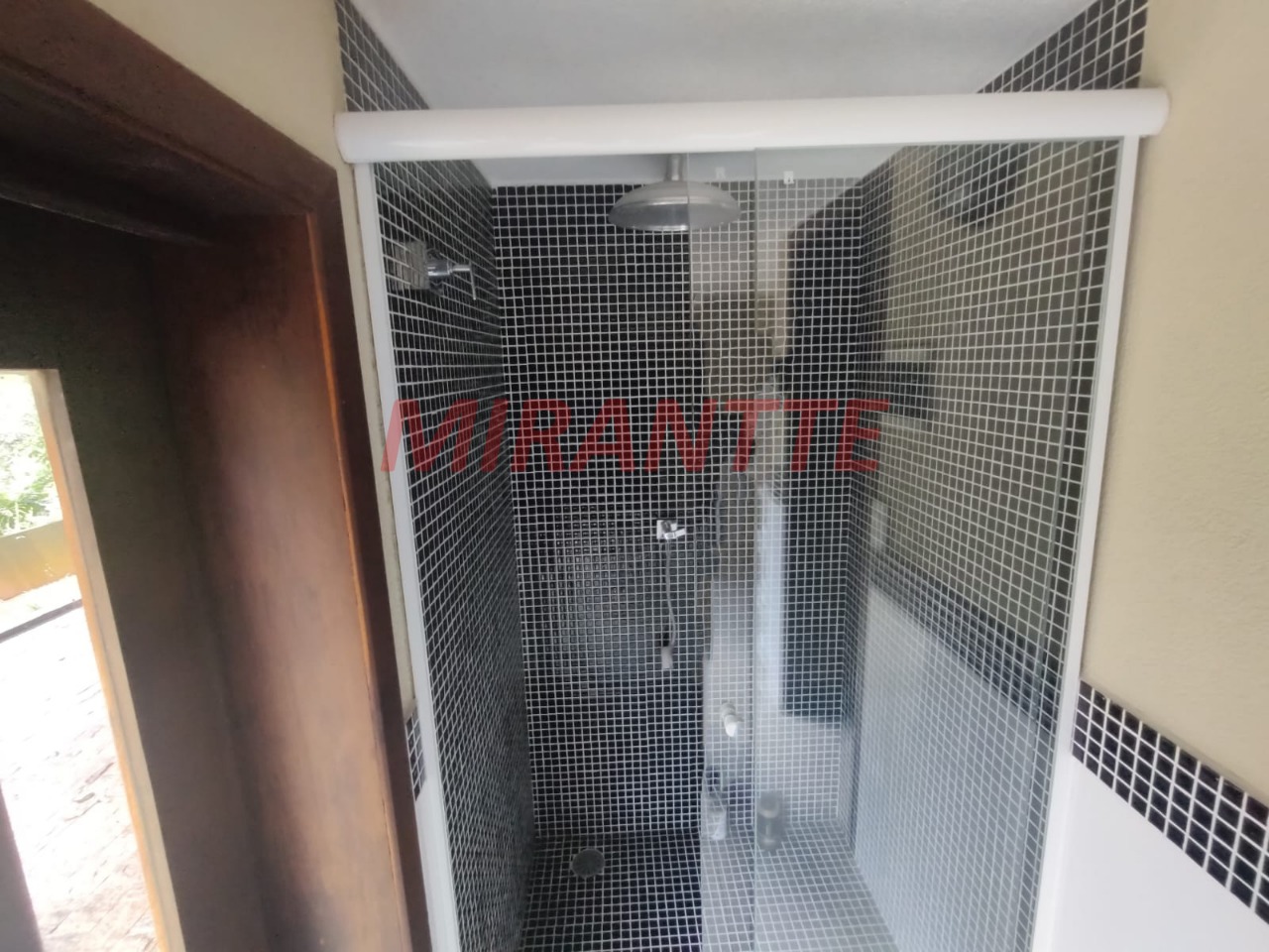 Cond. fechado de 380m² com 3 quartos em Roseira