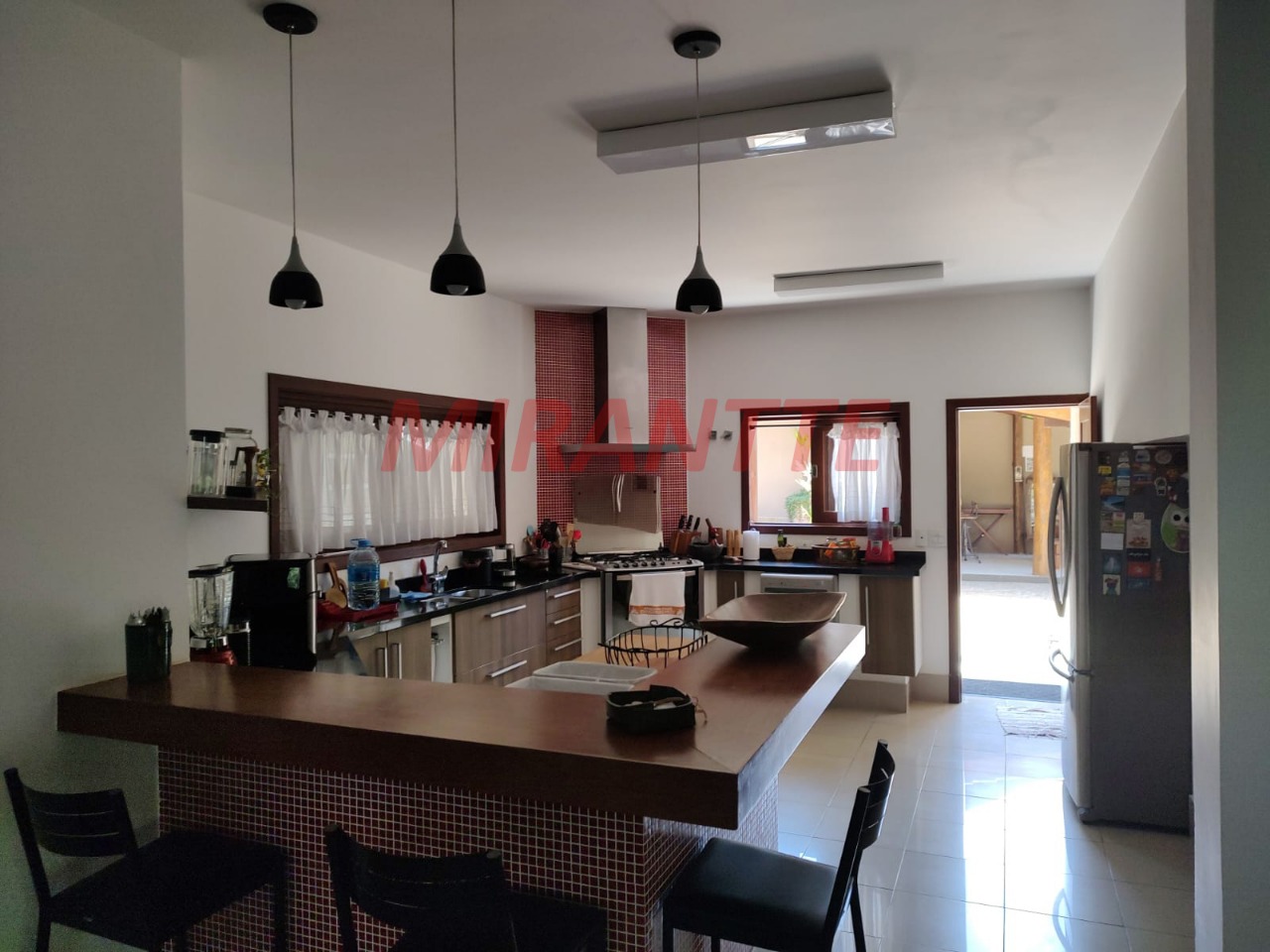 Cond. fechado de 380m² com 3 quartos em Roseira