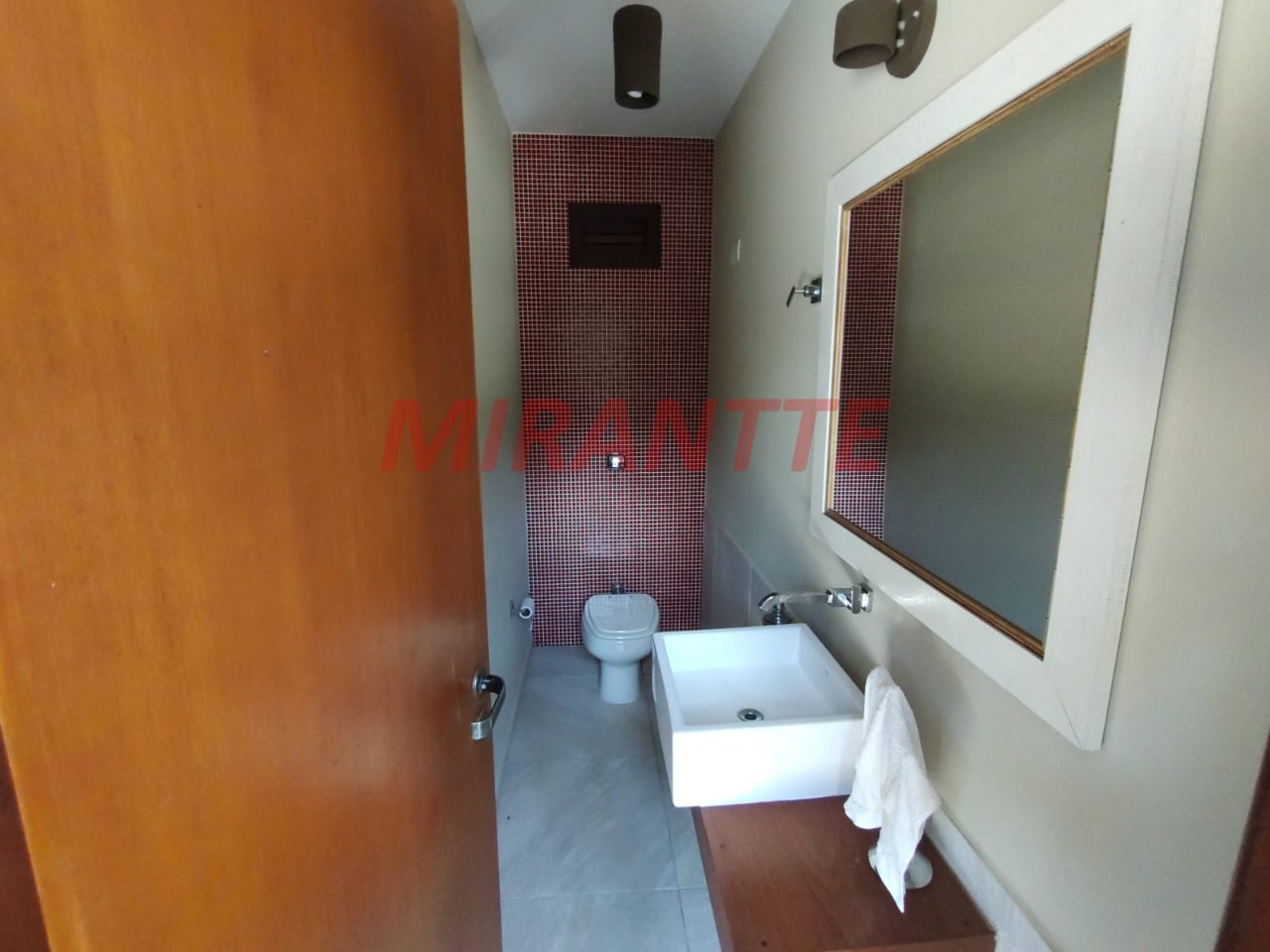 Cond. fechado de 380m² com 3 quartos em Roseira