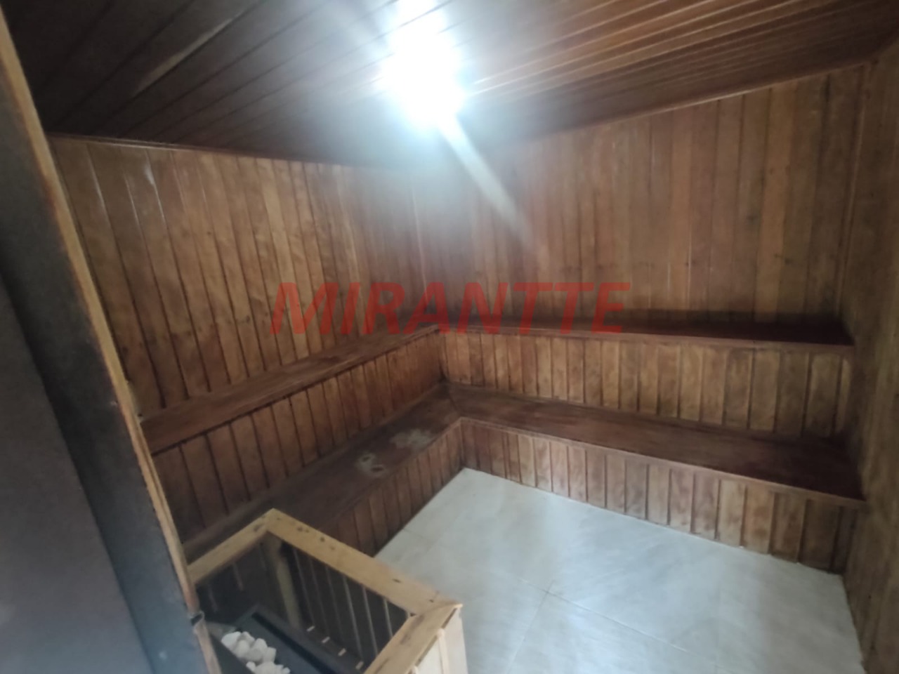 Cond. fechado de 380m² com 3 quartos em Roseira
