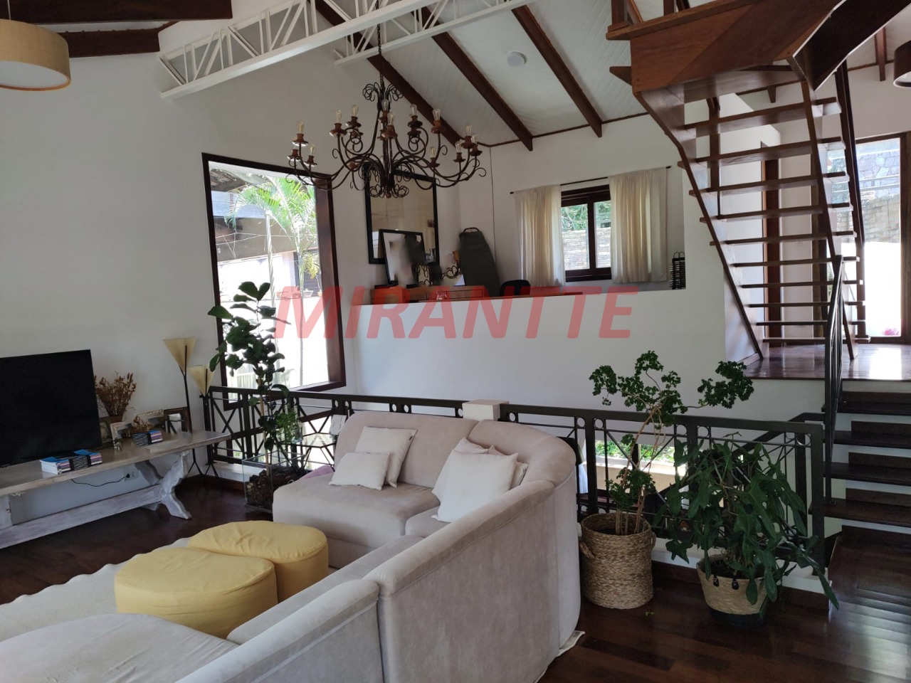 Cond. fechado de 380m² com 3 quartos em Roseira