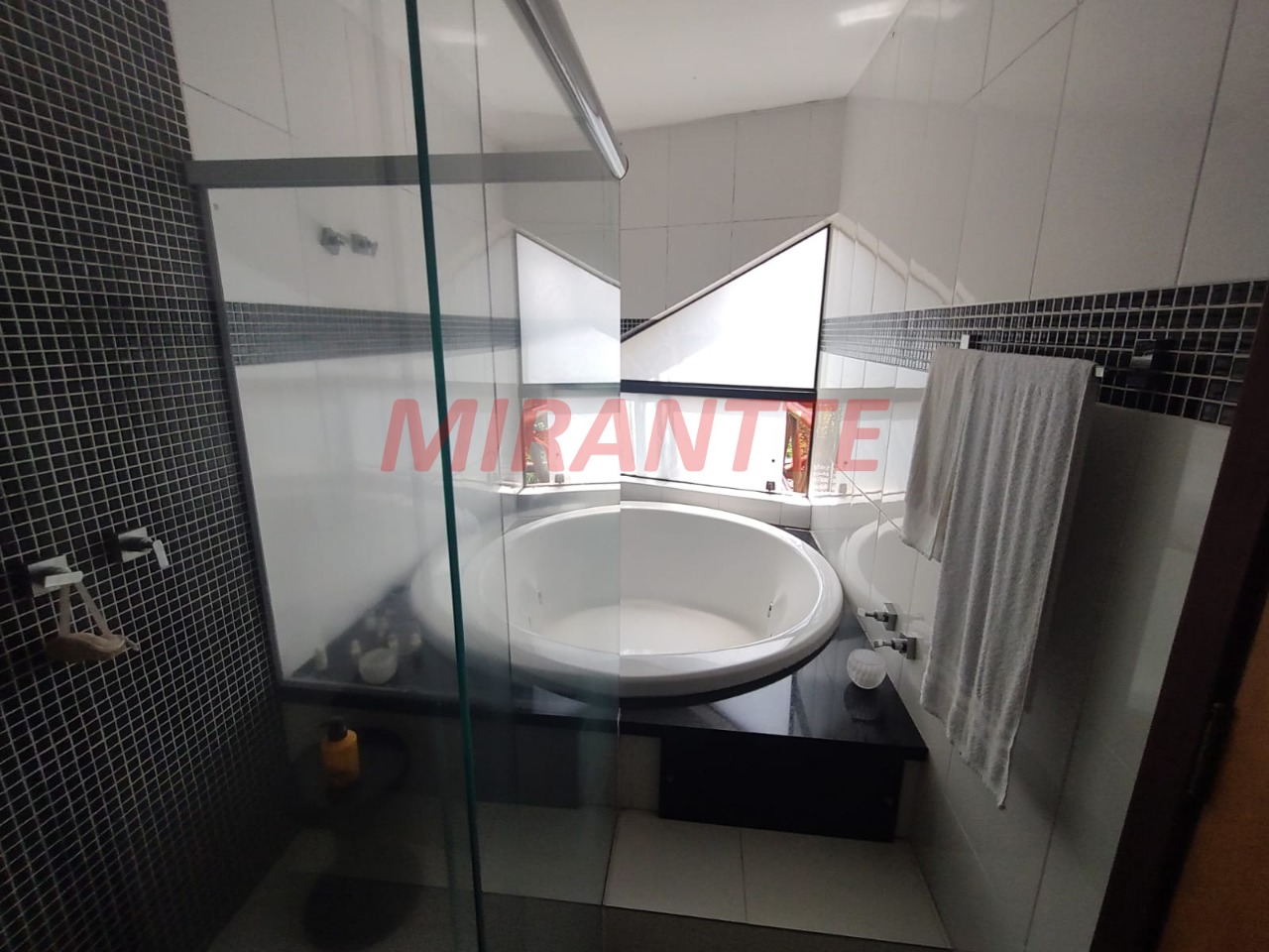 Cond. fechado de 380m² com 3 quartos em Roseira