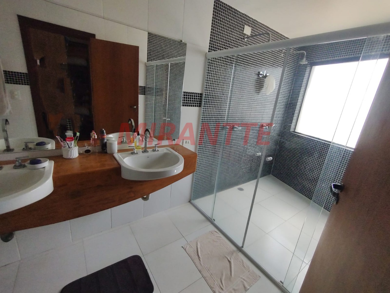 Cond. fechado de 380m² com 3 quartos em Roseira