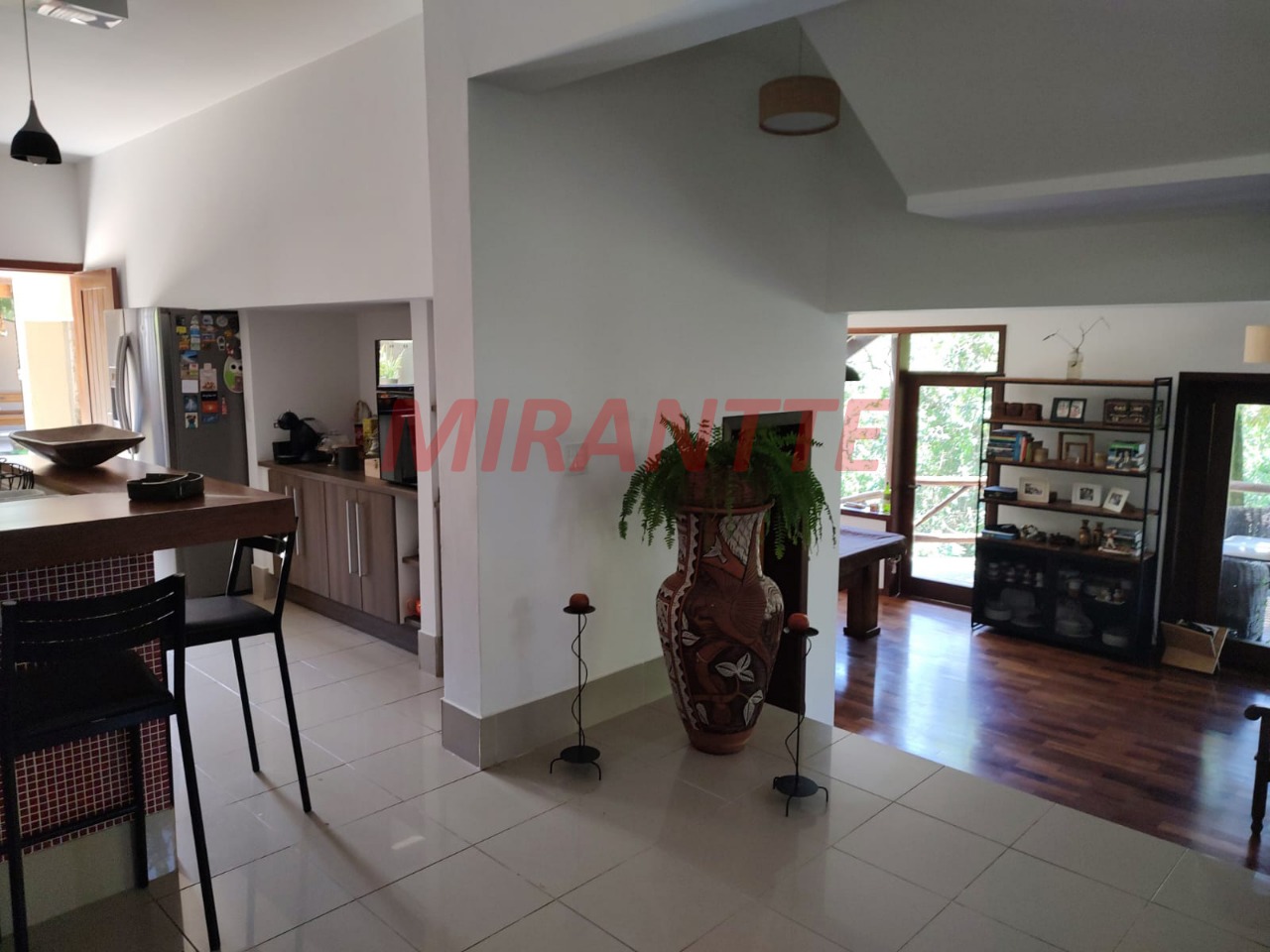 Cond. fechado de 380m² com 3 quartos em Roseira