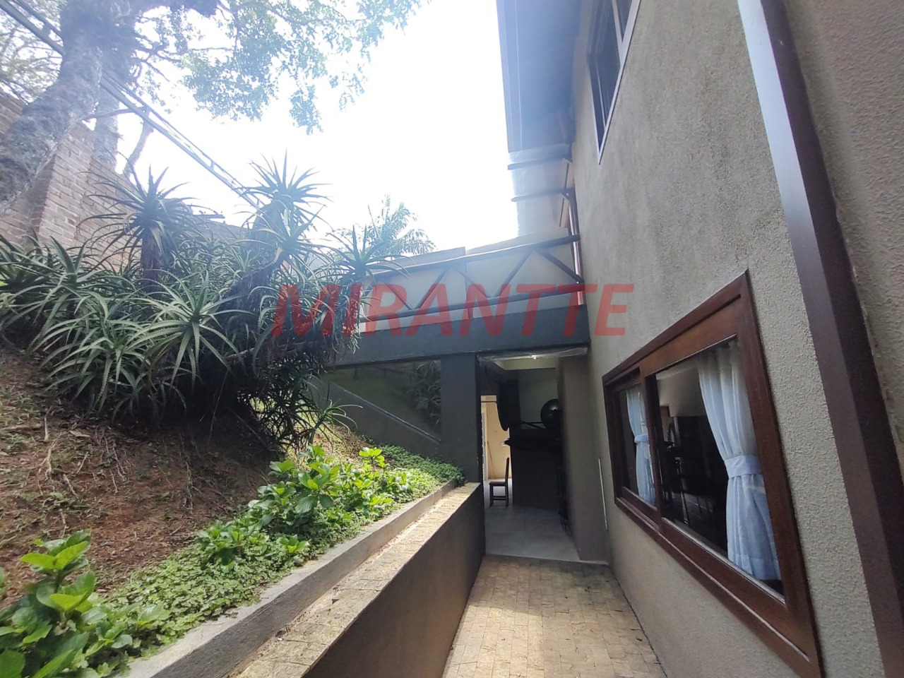 Cond. fechado de 380m² com 3 quartos em Roseira