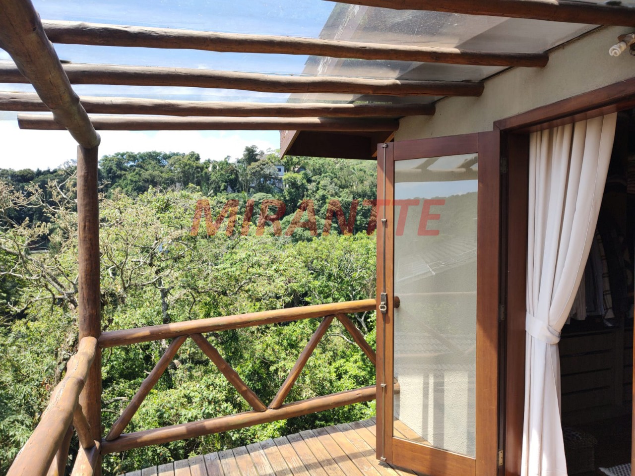 Cond. fechado de 380m² com 3 quartos em Roseira