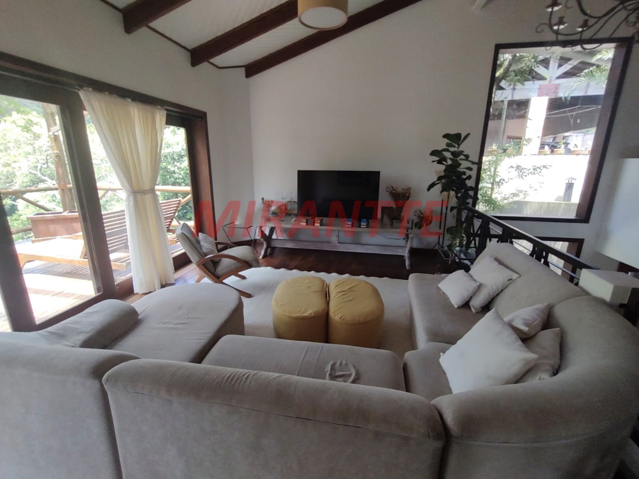 Cond. fechado de 380m² com 3 quartos em Roseira