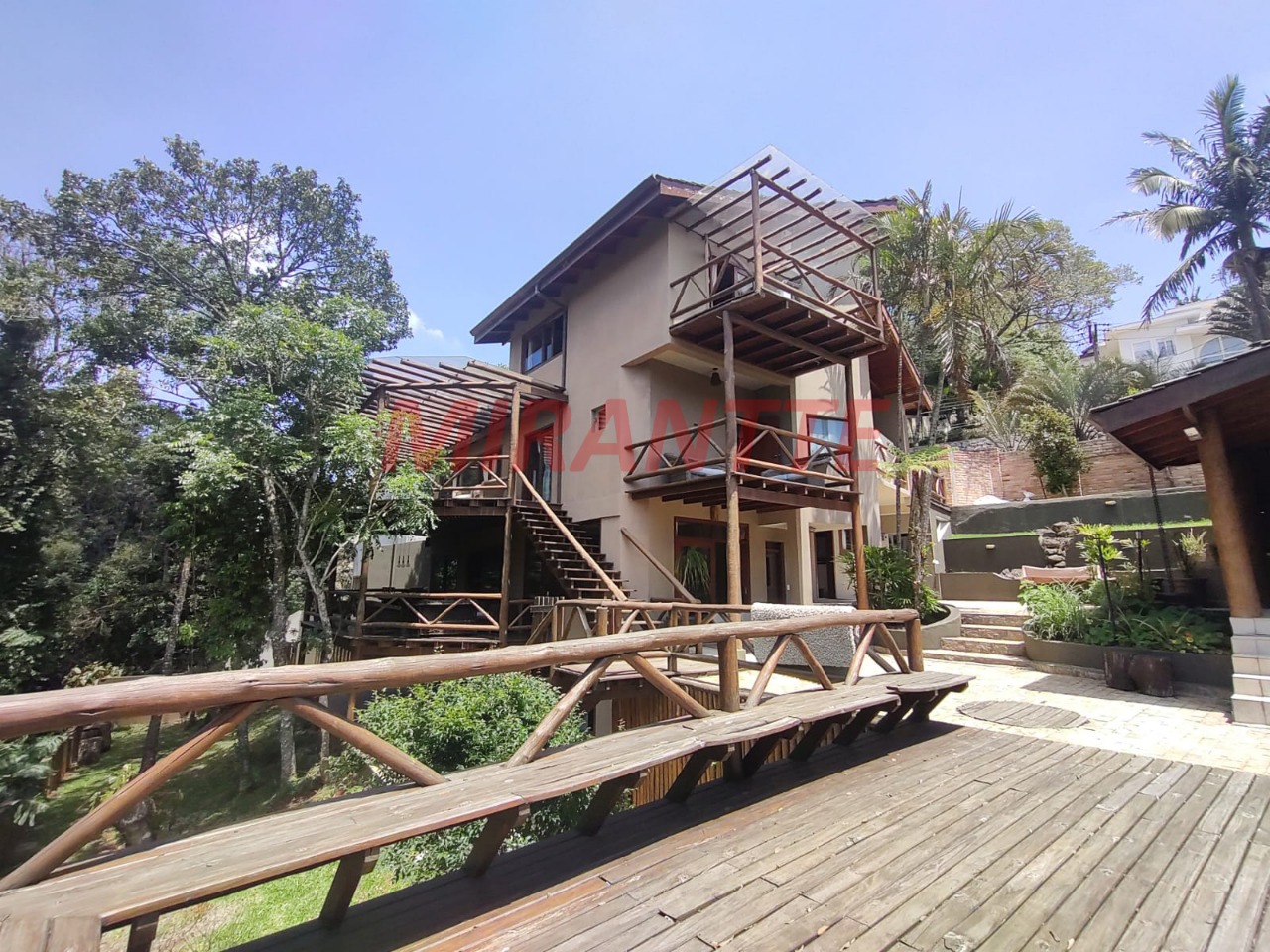 Cond. fechado de 380m² com 3 quartos em Roseira