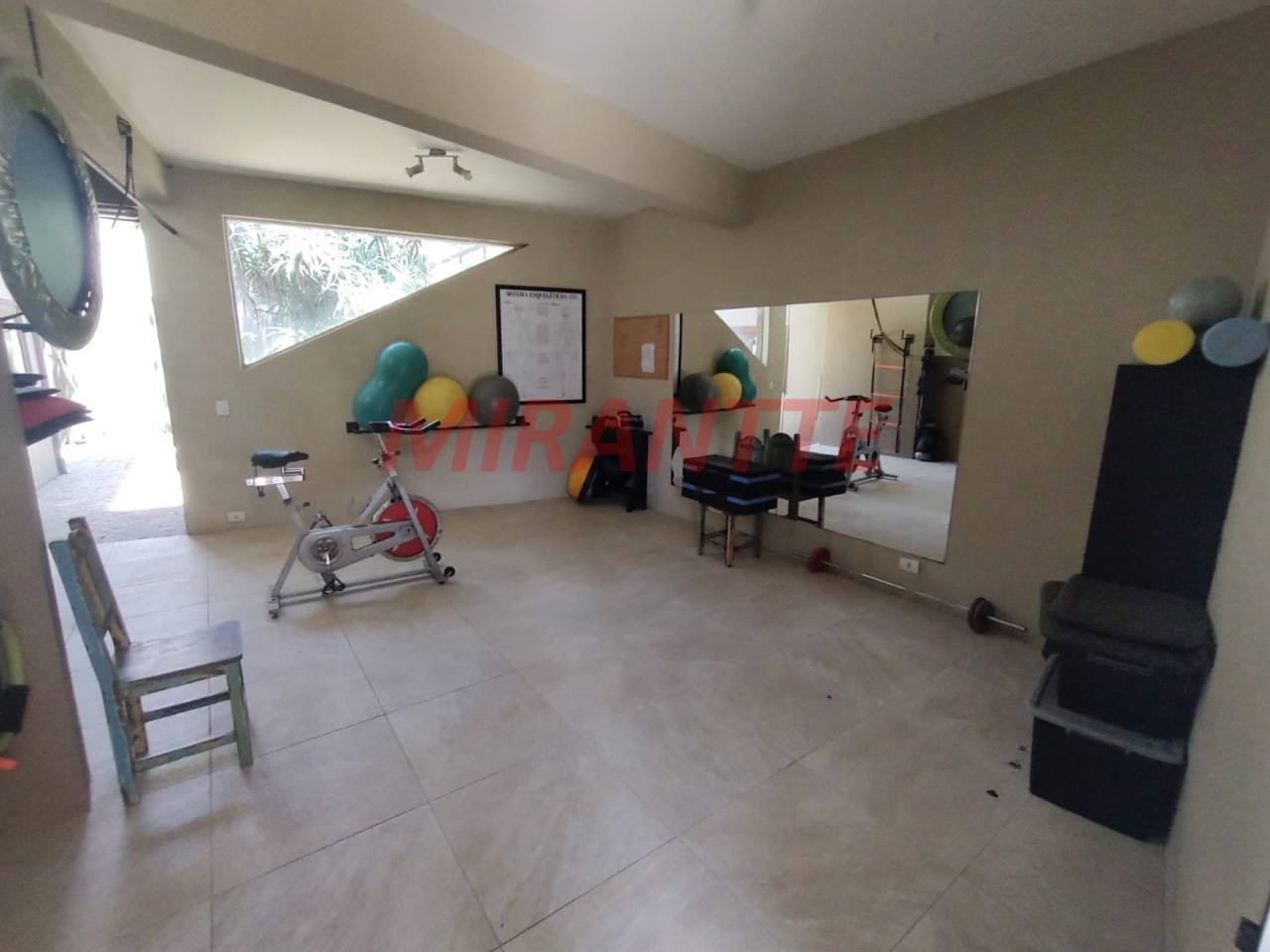 Cond. fechado de 380m² com 3 quartos em Roseira
