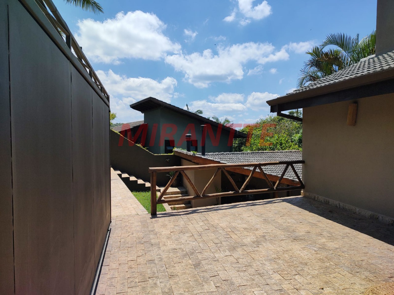 Cond. fechado de 380m² com 3 quartos em Roseira