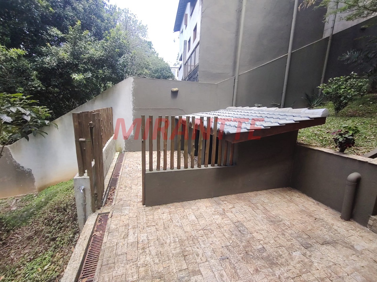 Cond. fechado de 380m² com 3 quartos em Roseira
