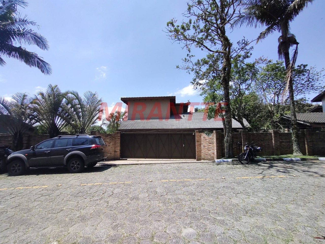 Cond. fechado de 380m² com 3 quartos em Roseira
