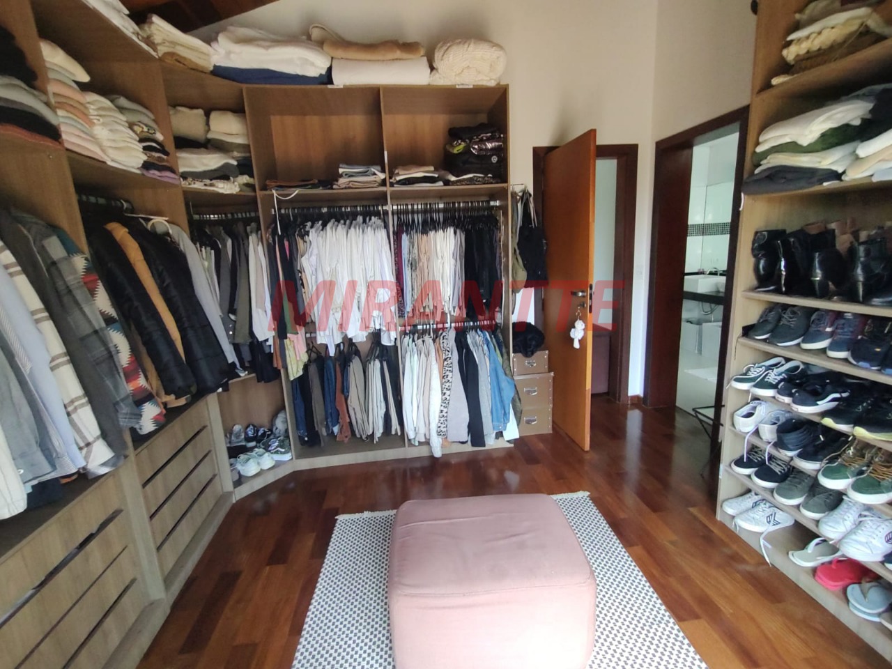 Cond. fechado de 380m² com 3 quartos em Roseira