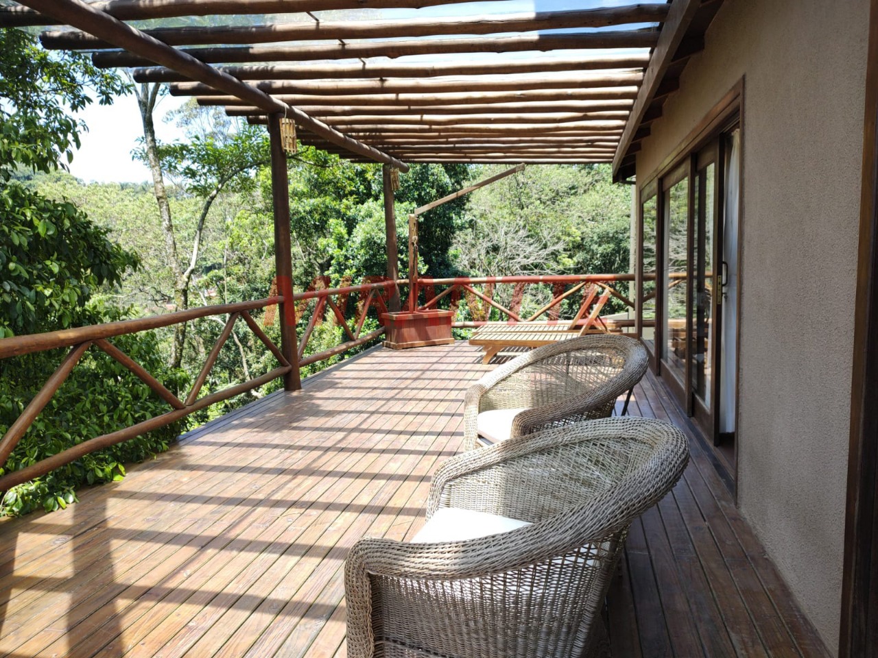 Cond. fechado de 380m² com 3 quartos em Roseira