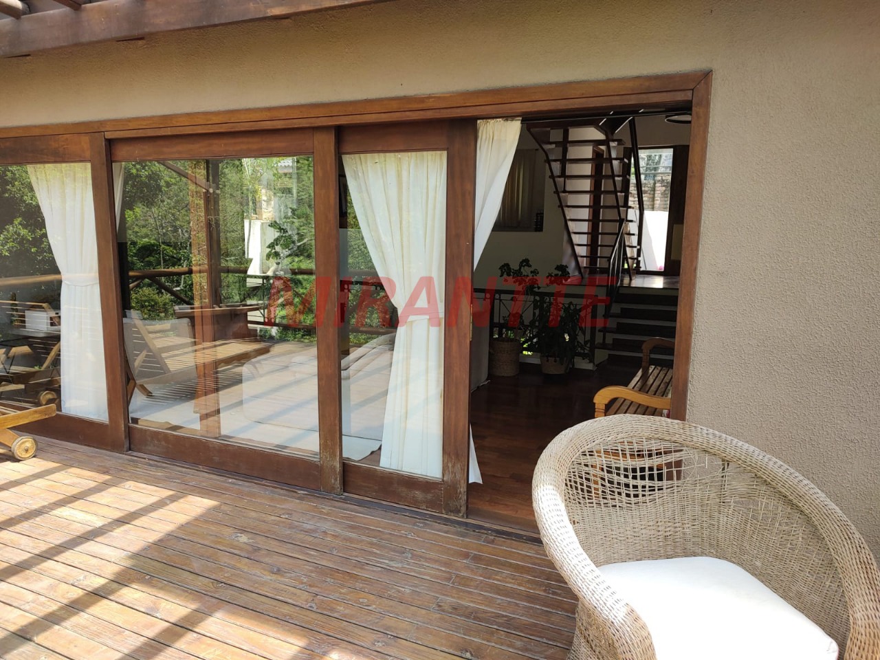 Cond. fechado de 380m² com 3 quartos em Roseira