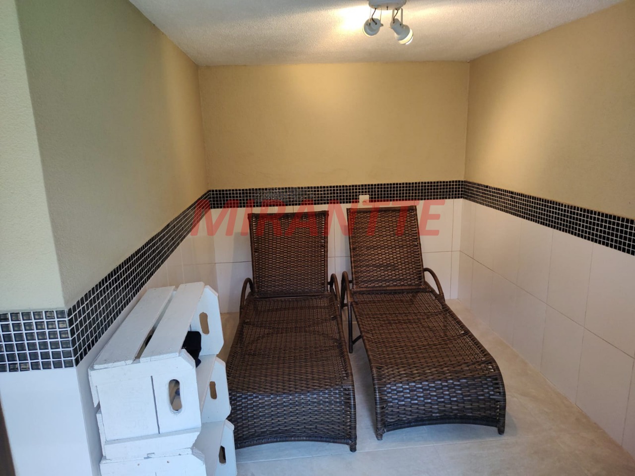 Cond. fechado de 380m² com 3 quartos em Roseira