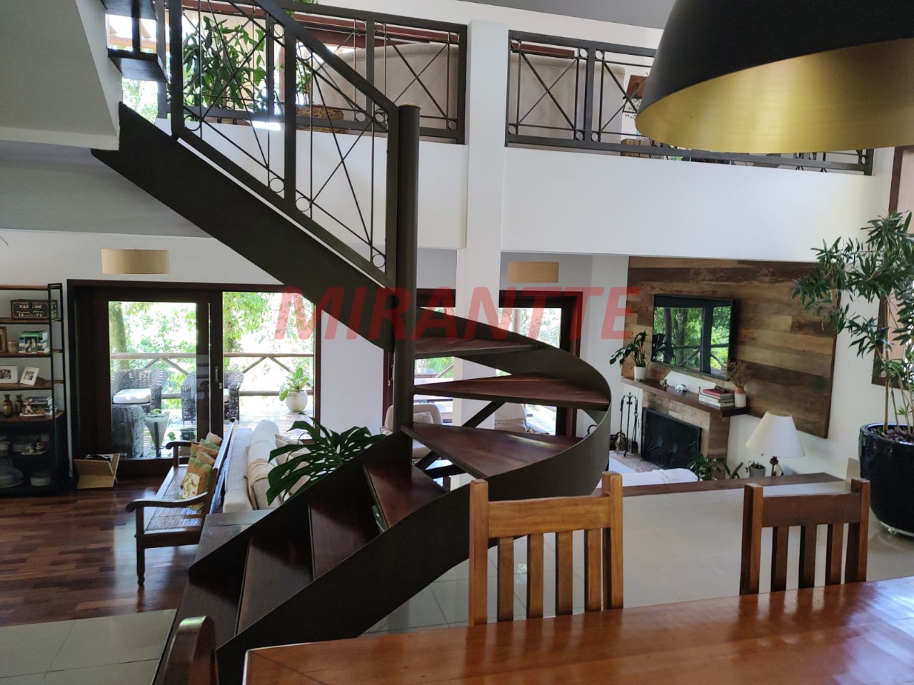 Cond. fechado de 380m² com 3 quartos em Roseira