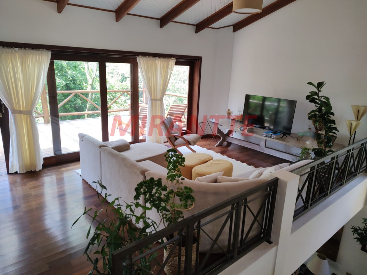 Cond. fechado de 380m² com 3 quartos em Roseira