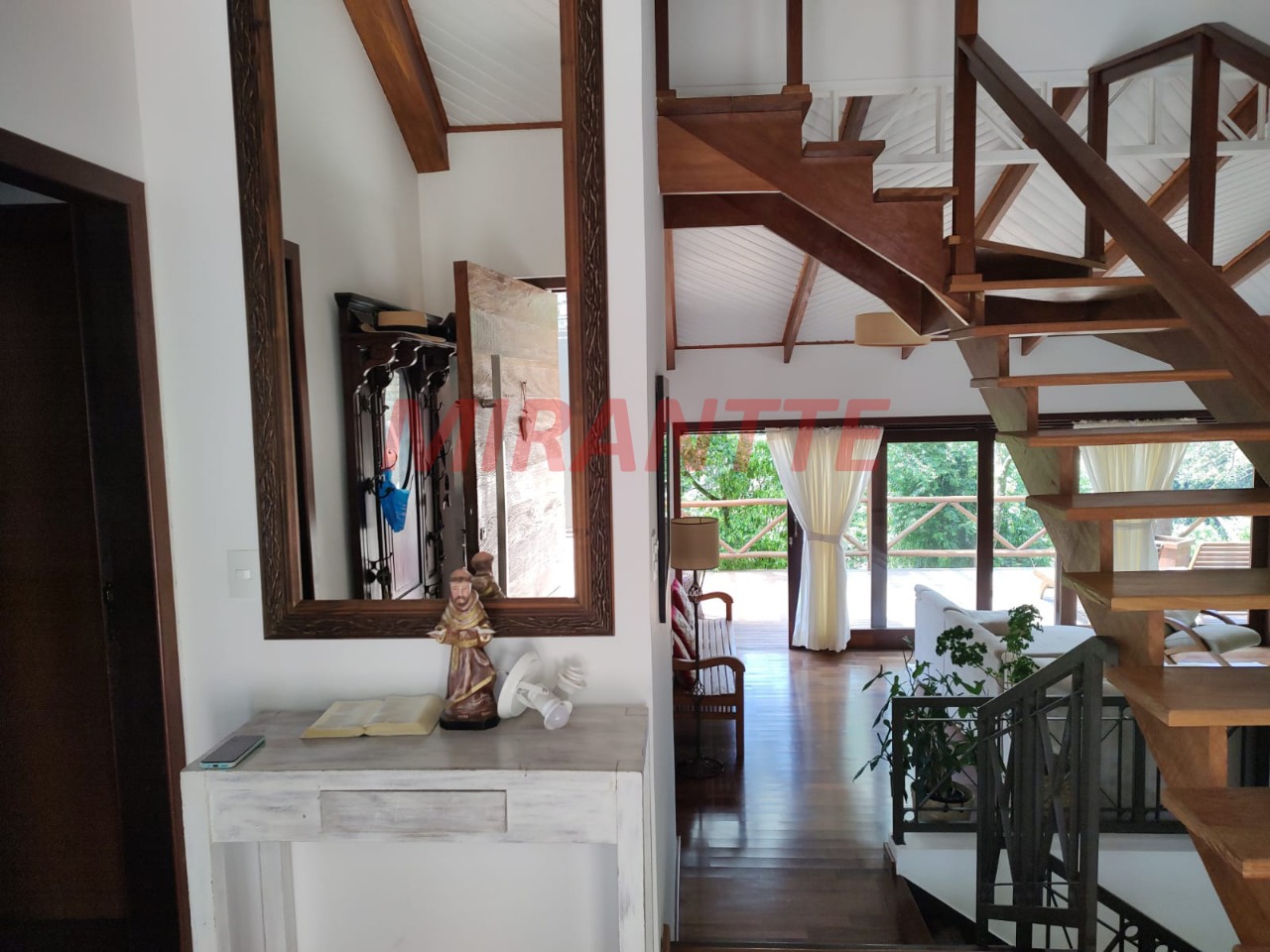 Cond. fechado de 380m² com 3 quartos em Roseira