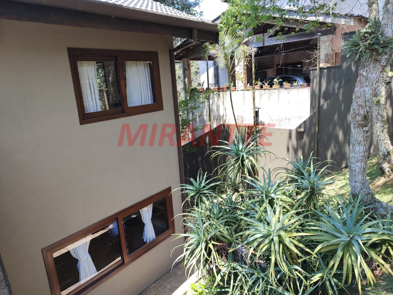 Cond. fechado de 380m² com 3 quartos em Roseira