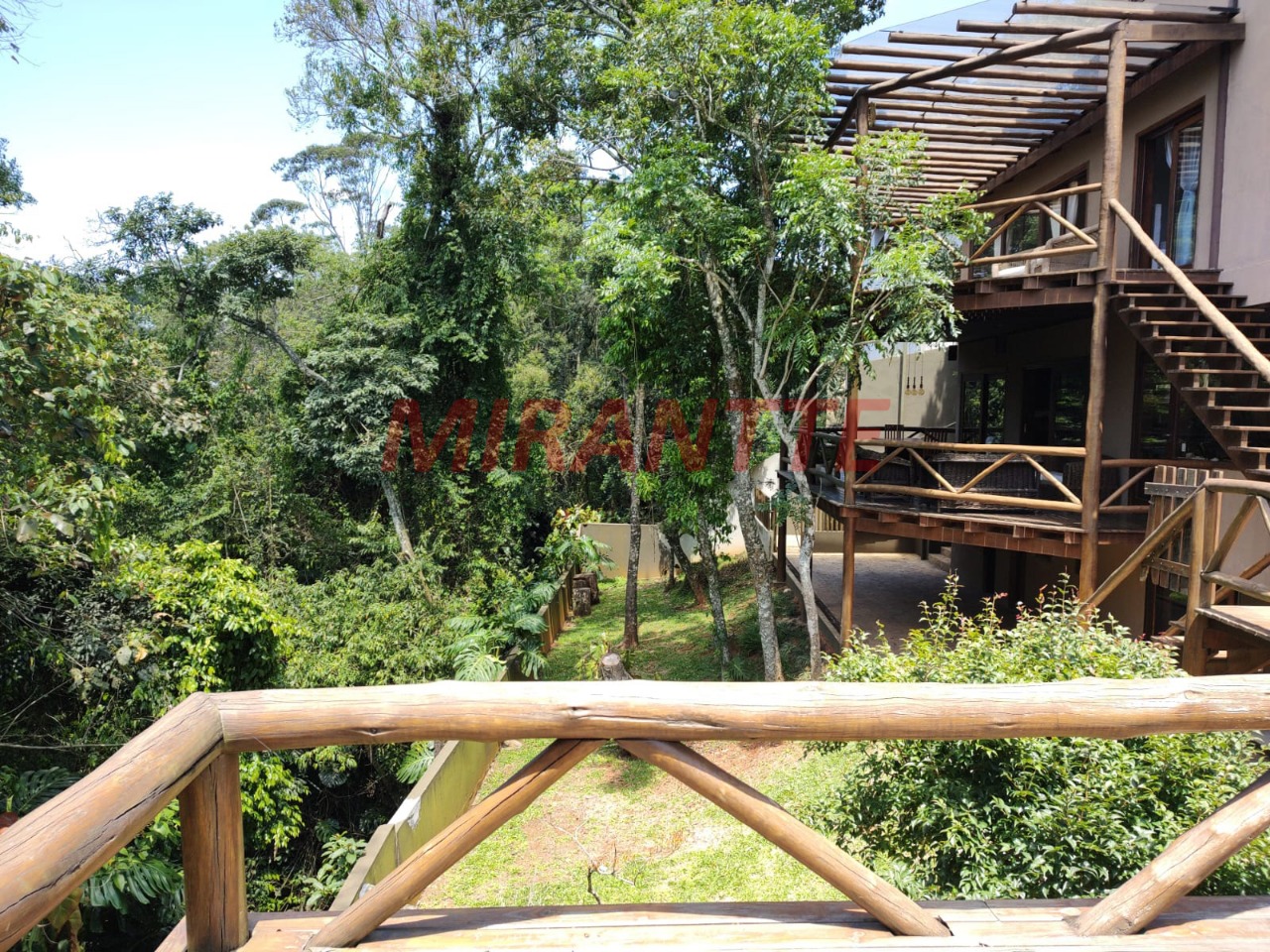 Cond. fechado de 380m² com 3 quartos em Roseira