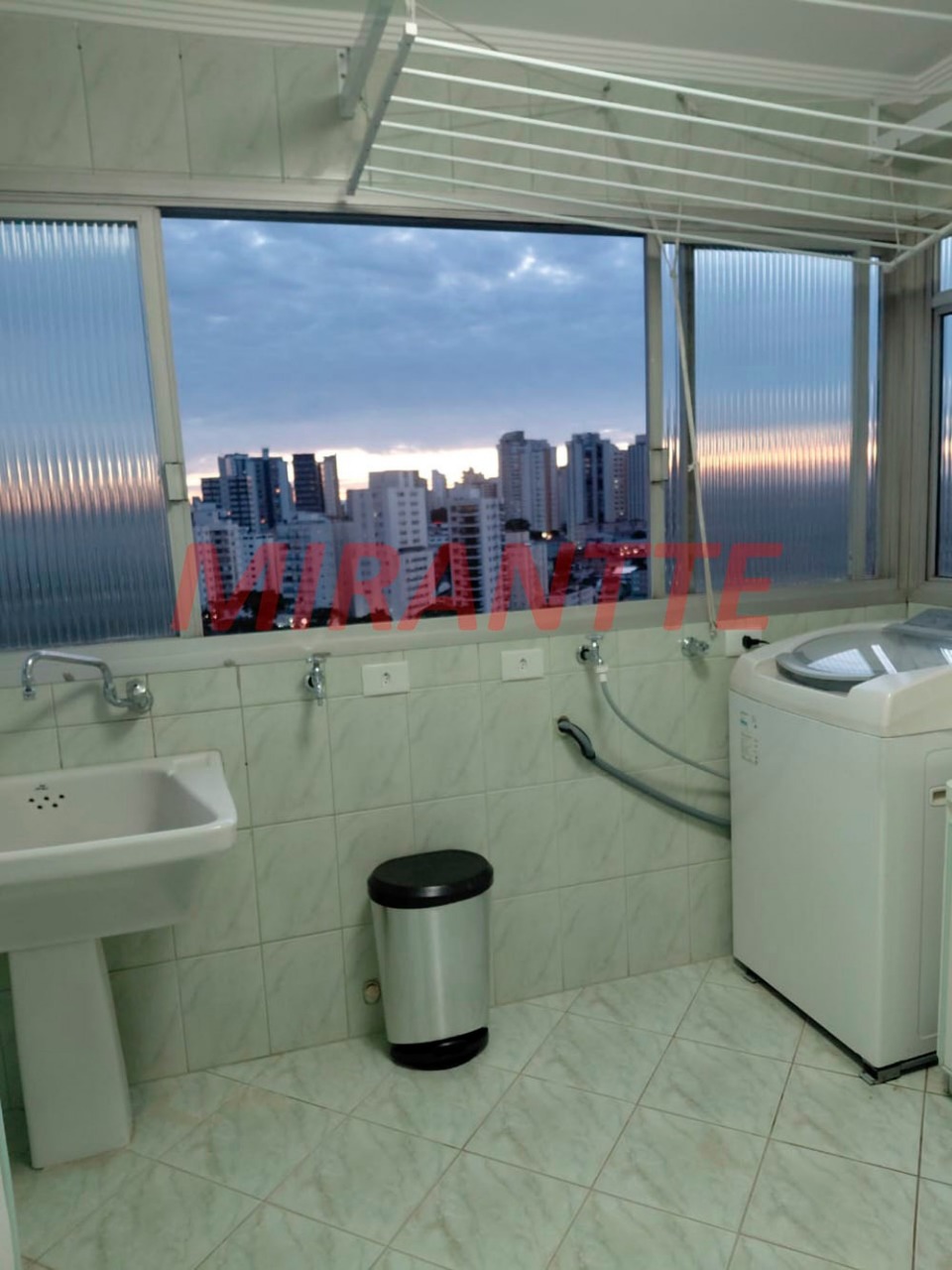 Apartamento de 219m² com 3 quartos em Água Fria