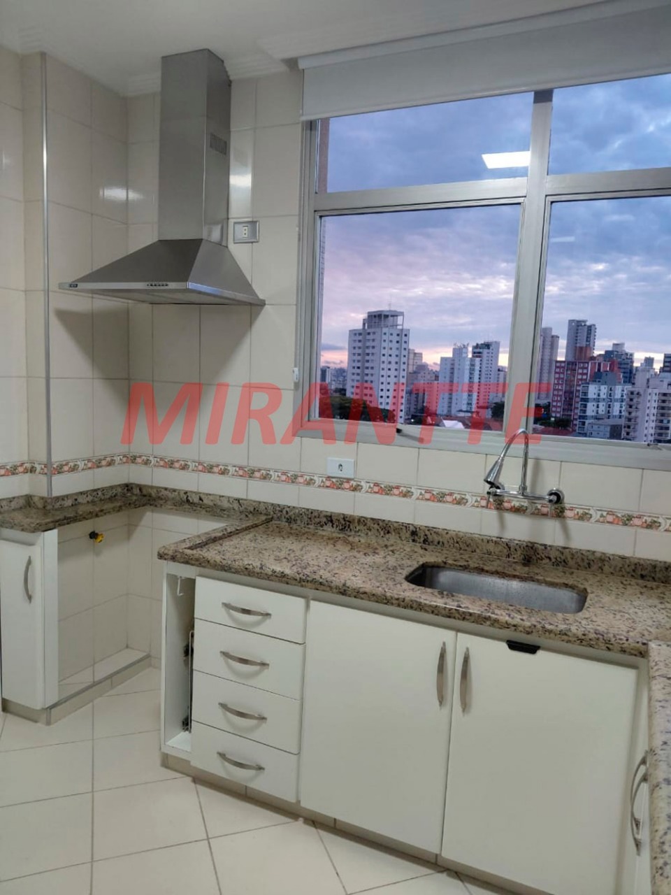 Apartamento de 219m² com 3 quartos em Água Fria
