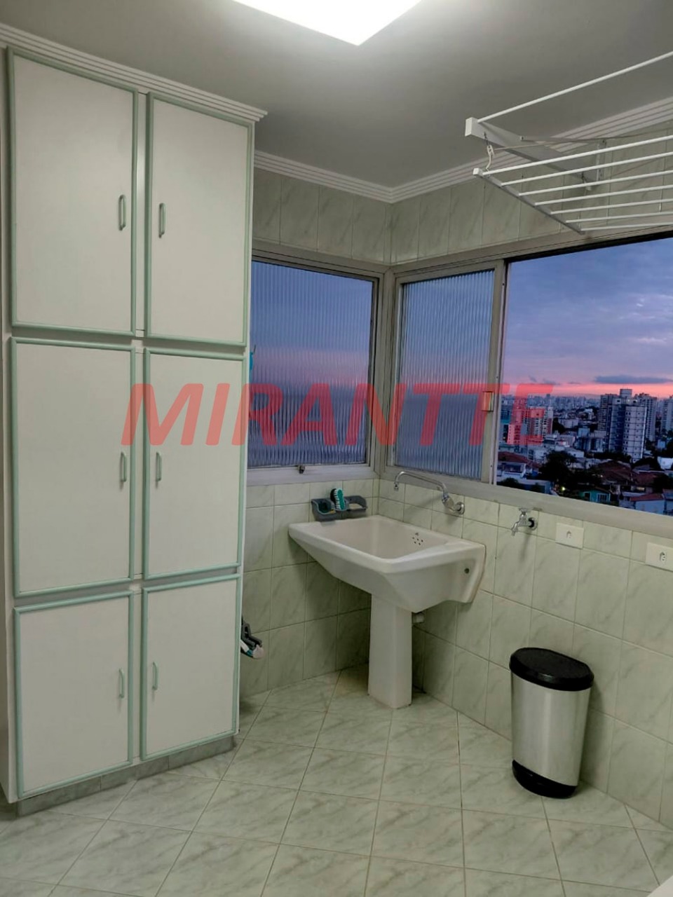 Apartamento de 219m² com 3 quartos em Água Fria