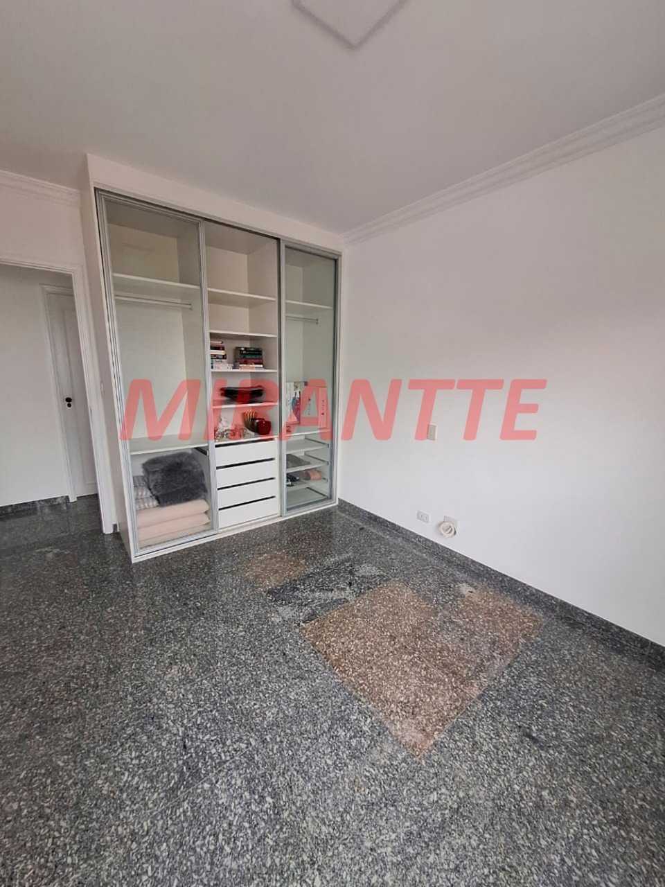 Apartamento de 219m² com 3 quartos em Água Fria