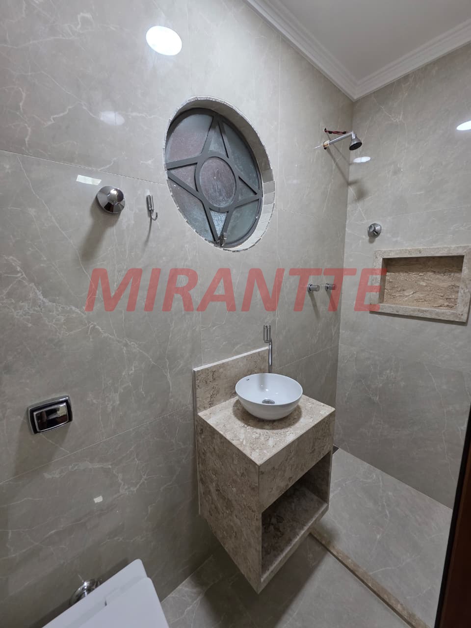 Cond. fechado de 420m² com 4 quartos em Caraguata
