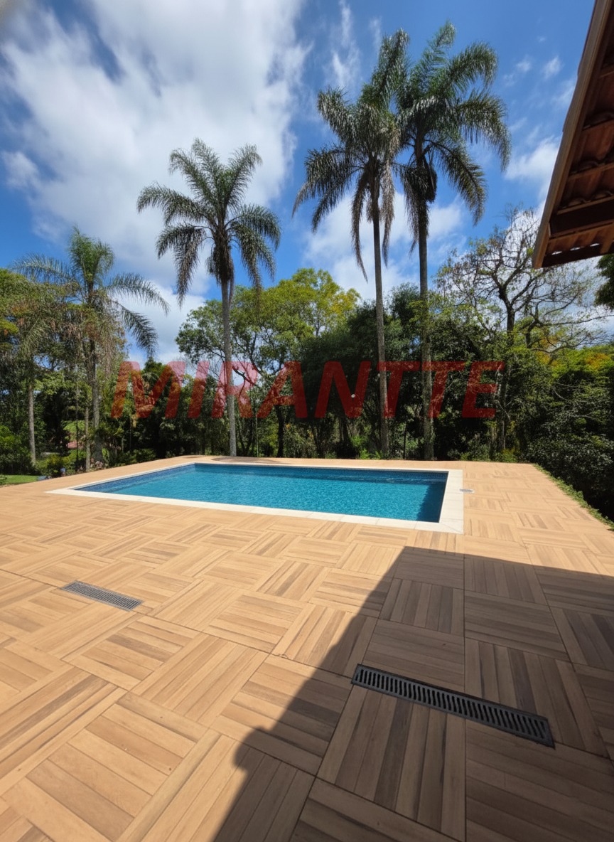 Cond. fechado de 420m² com 4 quartos em Caraguata