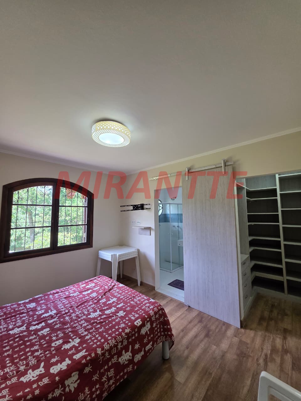 Cond. fechado de 420m² com 4 quartos em Caraguata