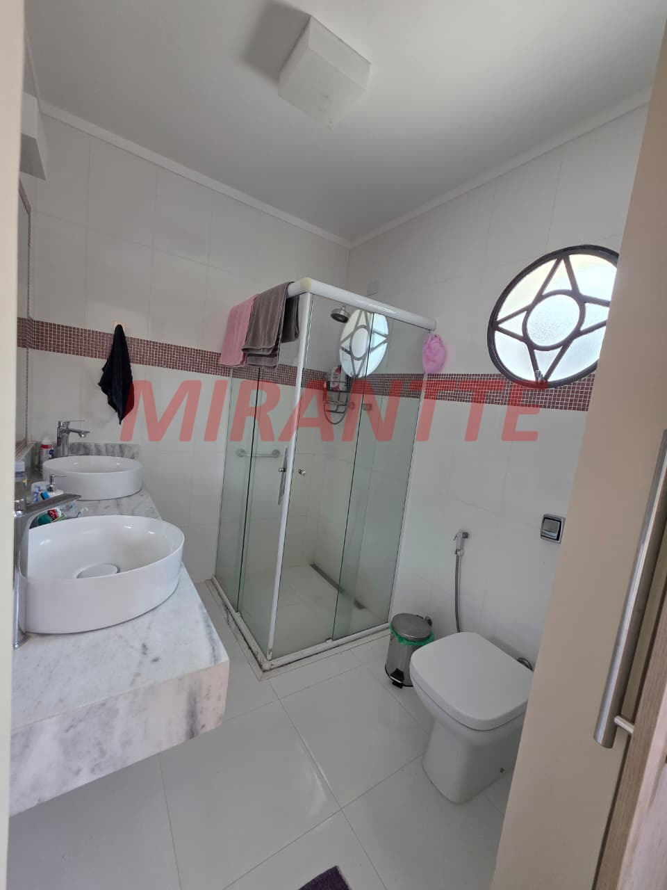 Cond. fechado de 420m² com 4 quartos em Caraguata
