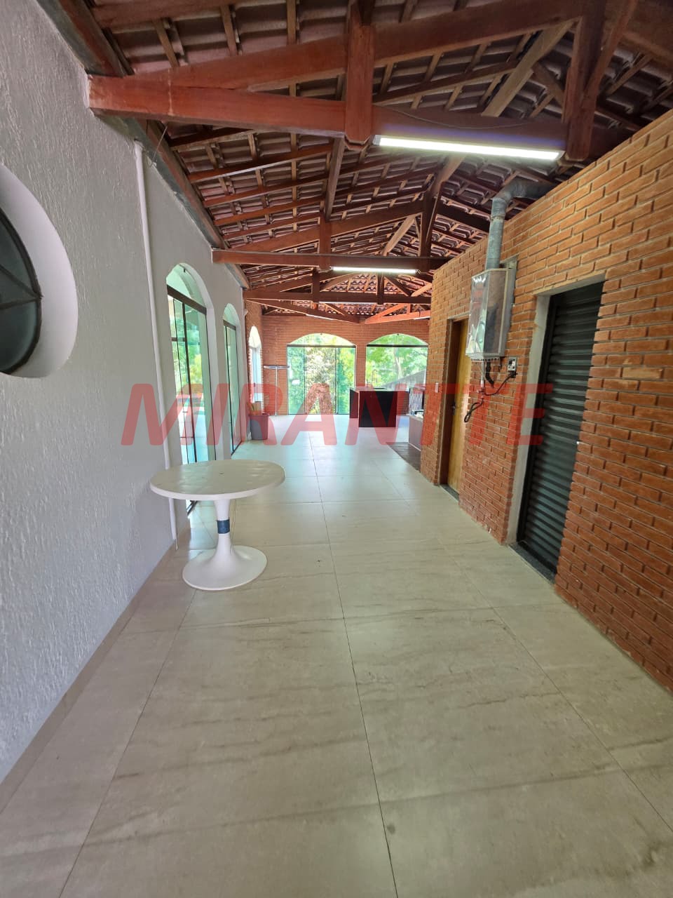 Cond. fechado de 420m² com 4 quartos em Caraguata