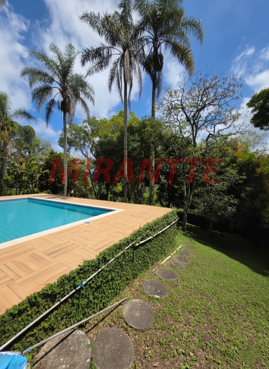 Cond. fechado de 420m² com 4 quartos em Caraguata