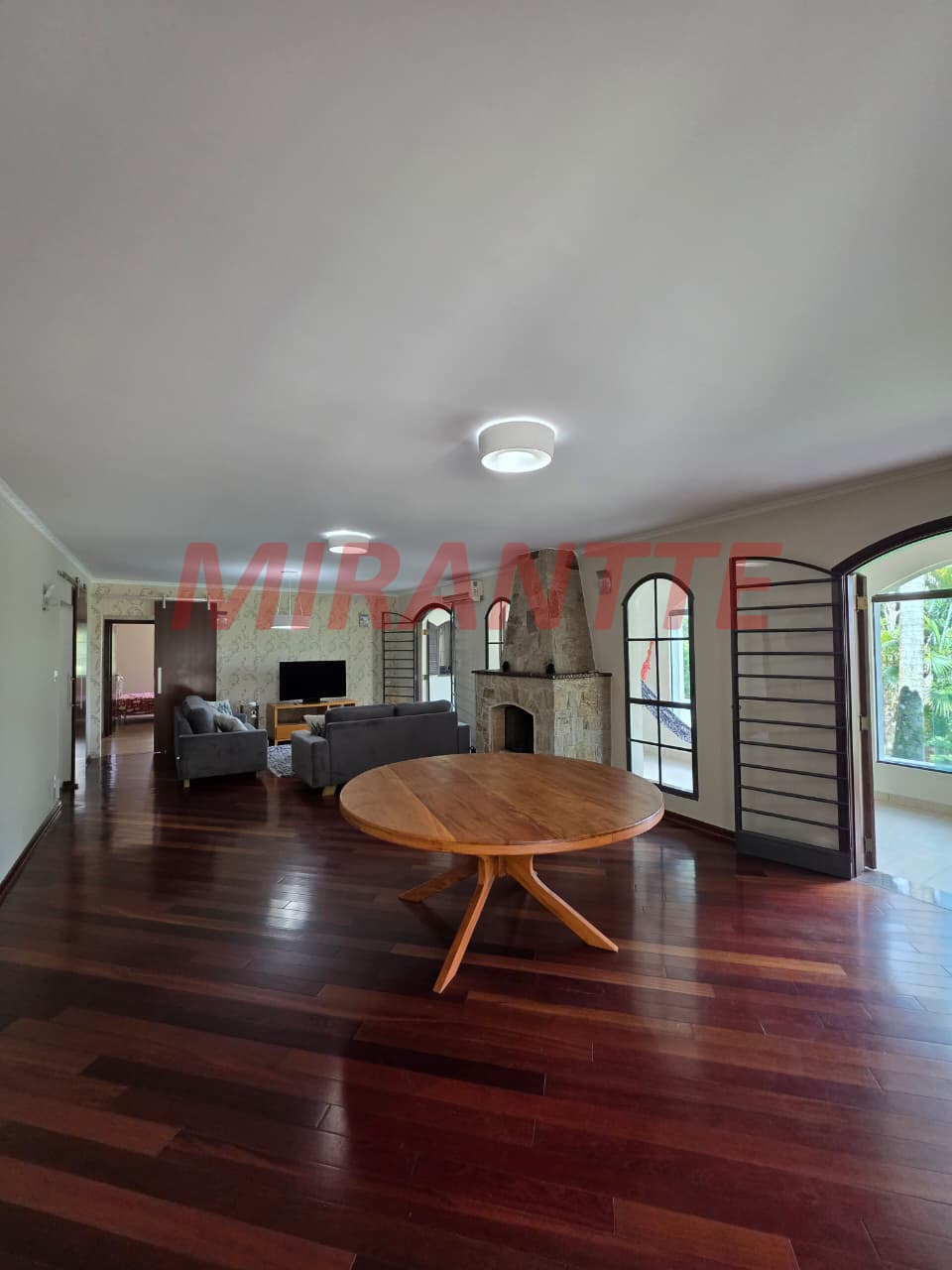 Cond. fechado de 420m² com 4 quartos em Caraguata
