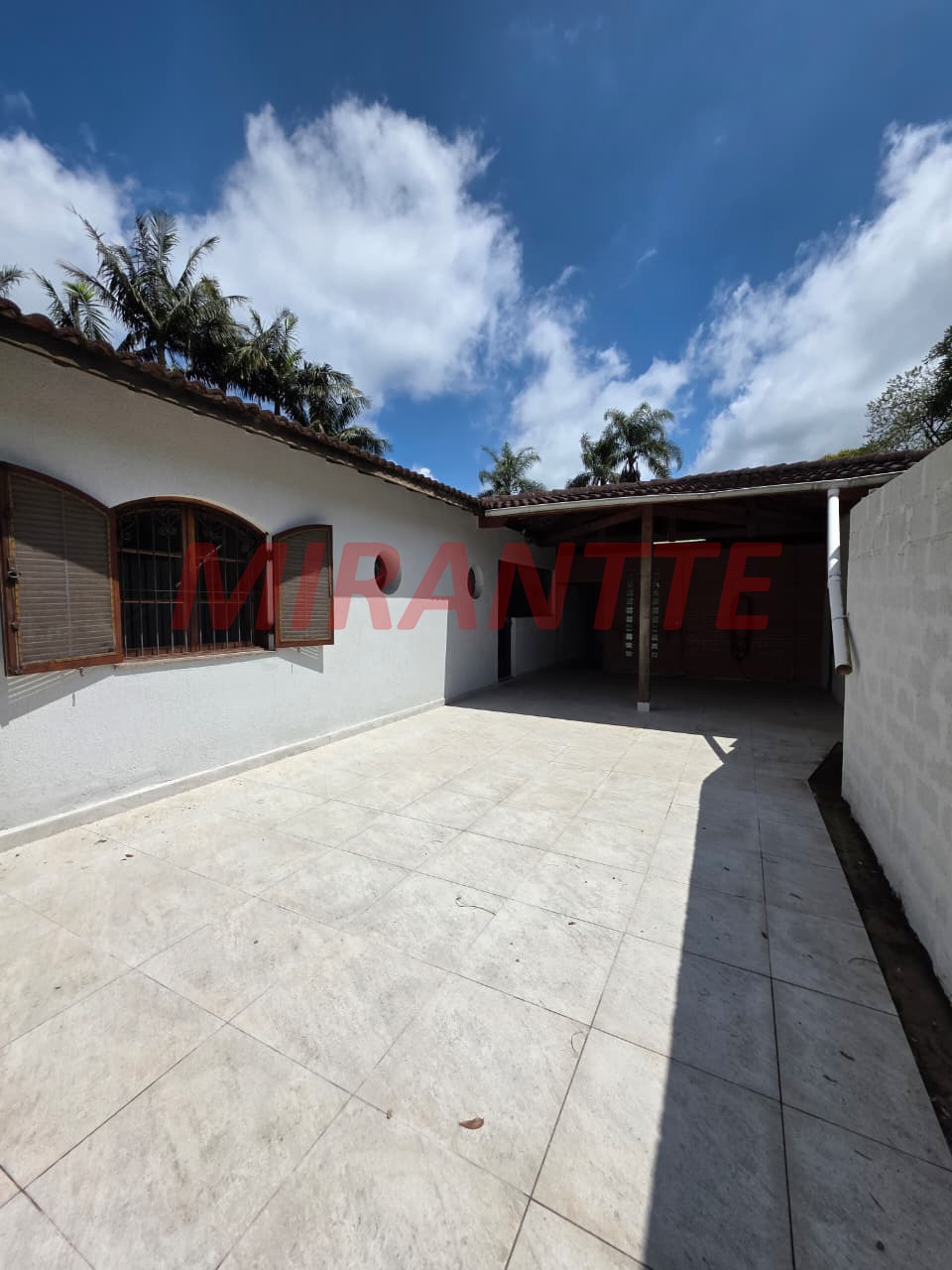 Cond. fechado de 420m² com 4 quartos em Caraguata