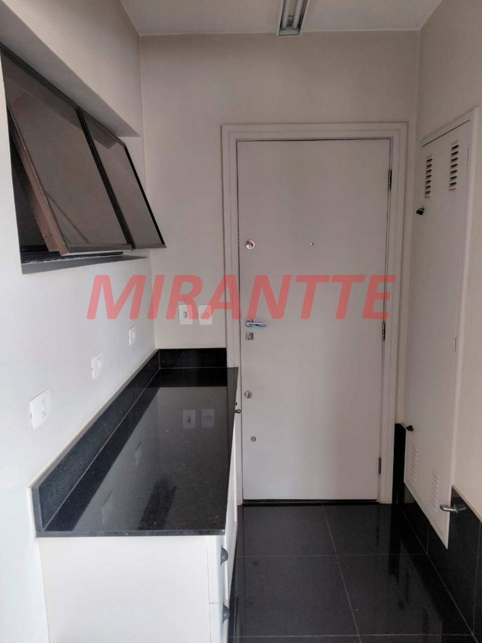 Apartamento de 198m² com 3 quartos em Água Fria