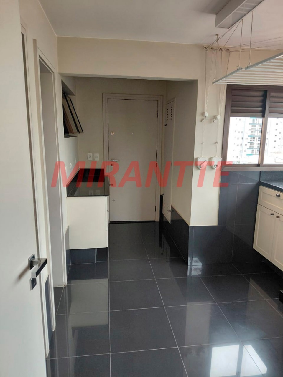 Apartamento de 198m² com 3 quartos em Água Fria