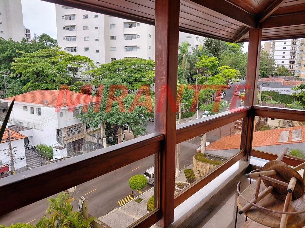 Apartamento de 198m² com 3 quartos em Água Fria