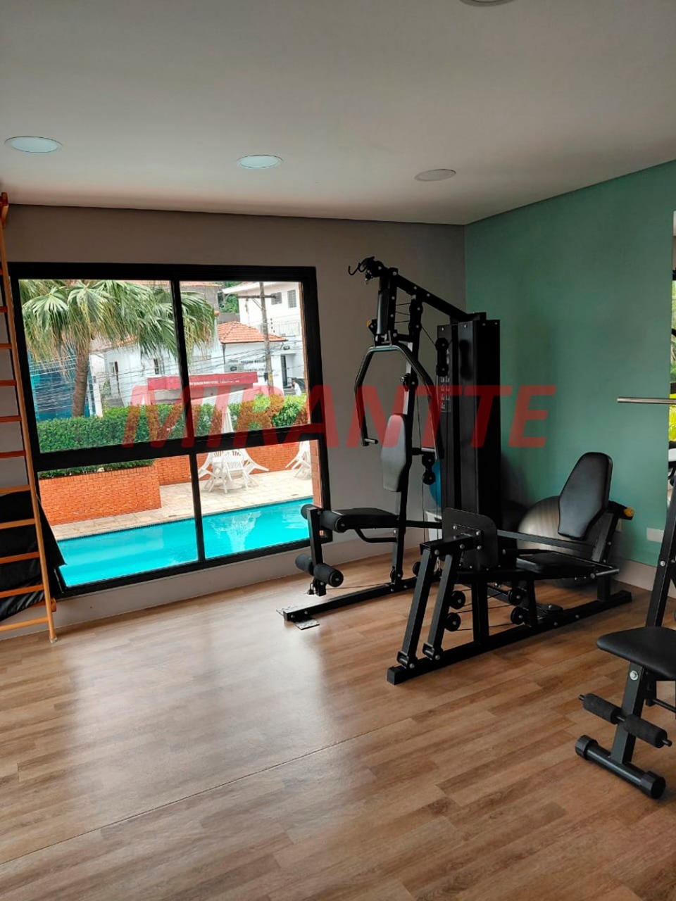 Apartamento de 198m² com 3 quartos em Água Fria