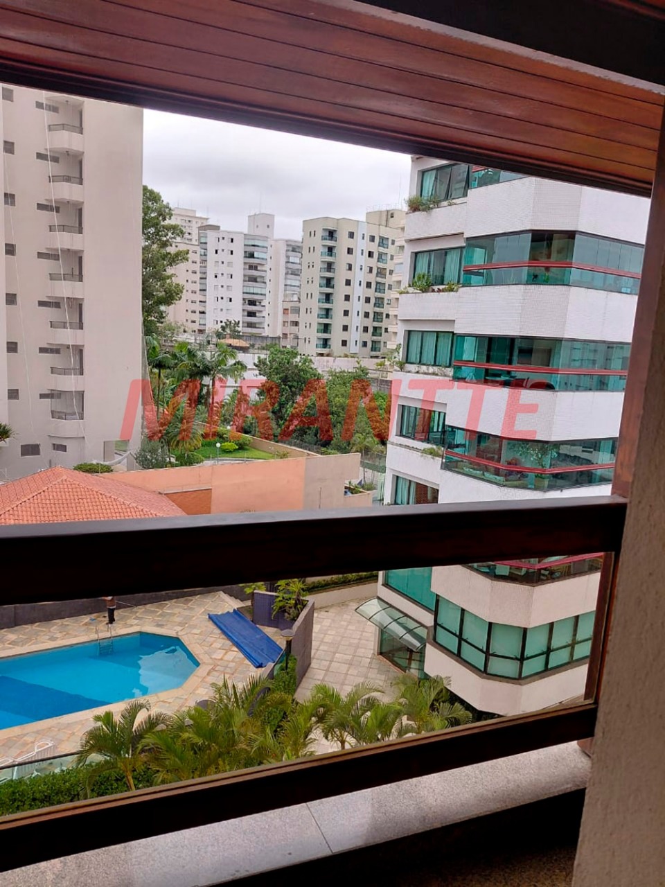 Apartamento de 198m² com 3 quartos em Água Fria