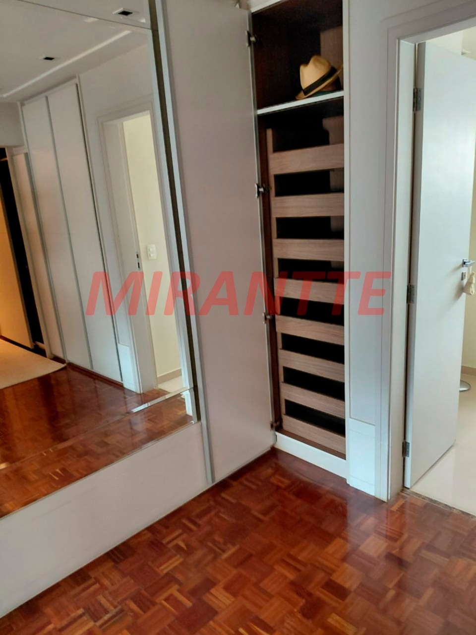 Apartamento de 198m² com 3 quartos em Água Fria