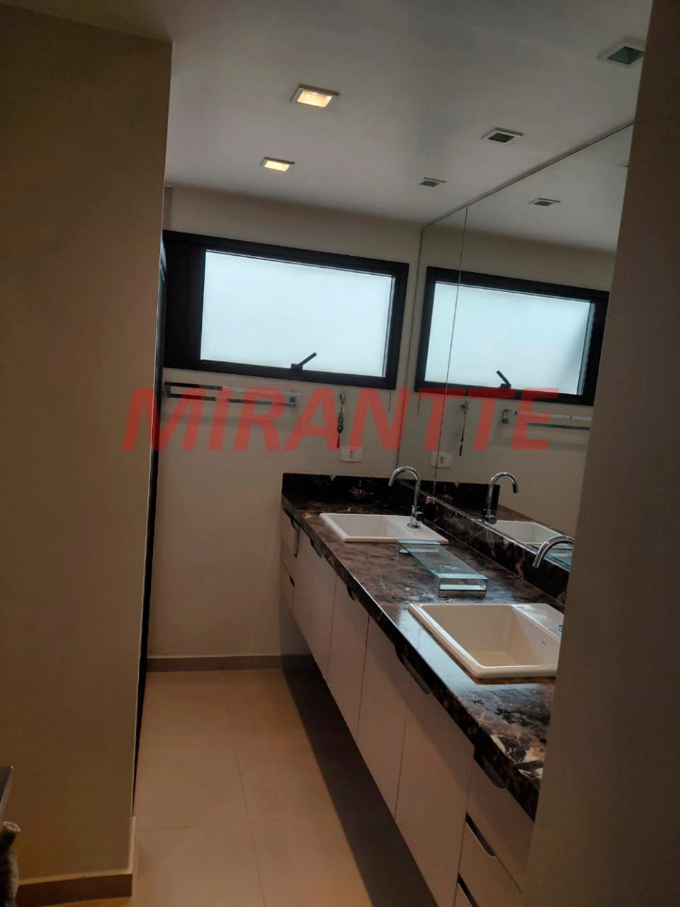 Apartamento de 198m² com 3 quartos em Água Fria