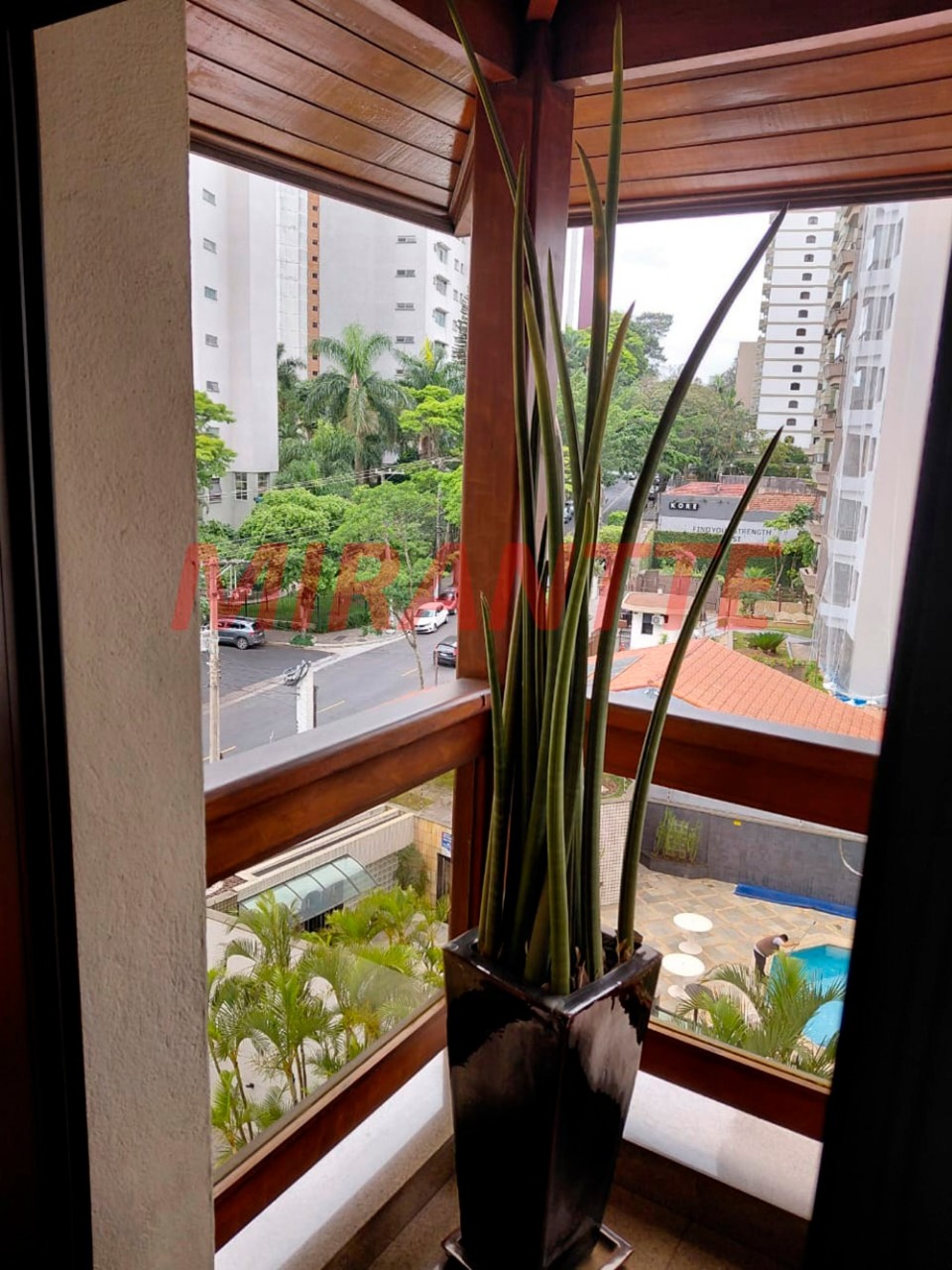Apartamento de 198m² com 3 quartos em Água Fria