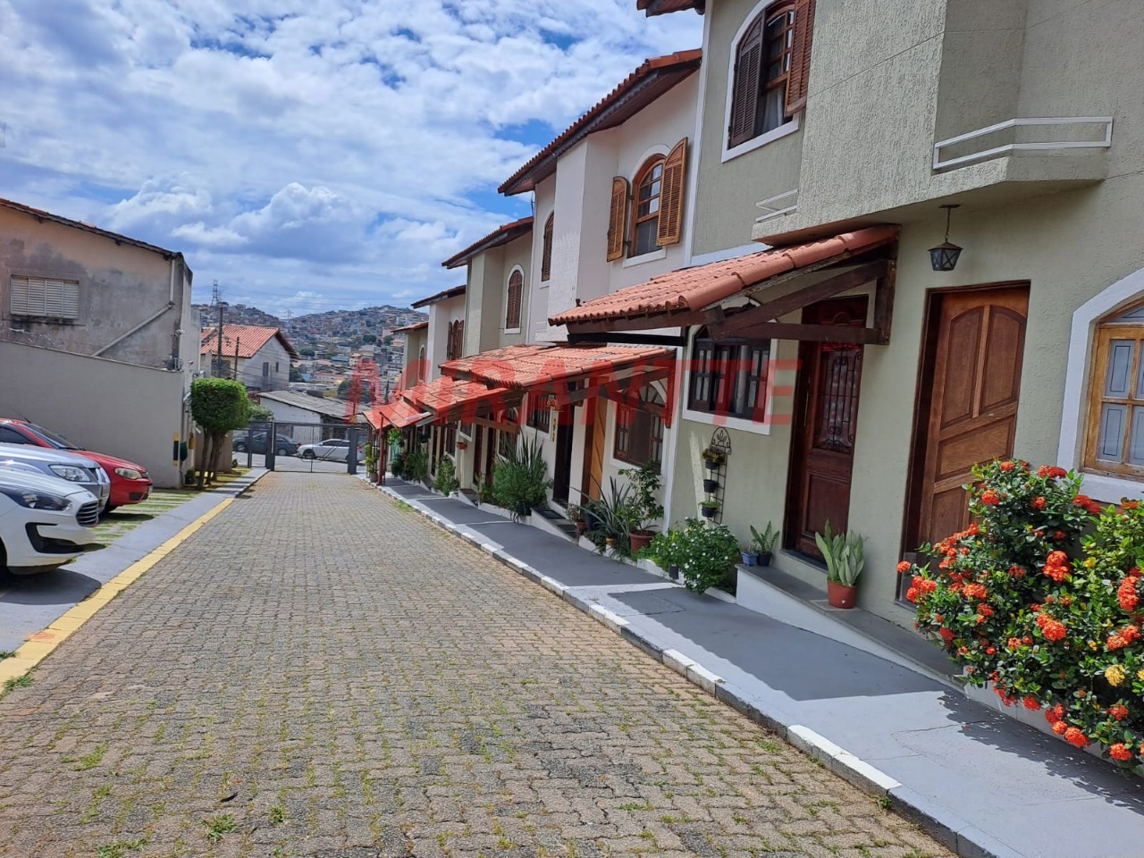 Cond. fechado de 73m² com 2 quartos em Jardim Tremembé